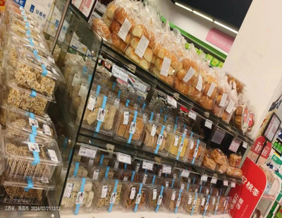 南昌青云譜區部分超市食品安全問題突出 熟食裸賣、散裝食品標識不全、乳制品管理存隱患